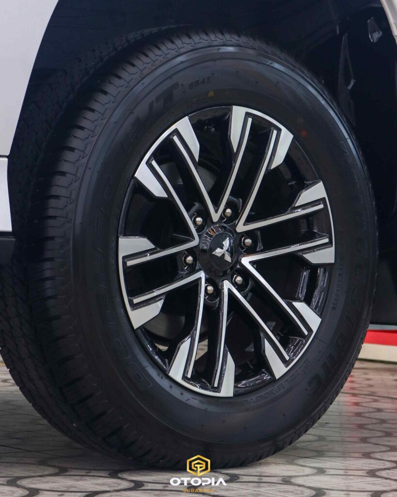 Hasil coating mobil di Otopia Surabaya. Harga Coating terbaik di surabaya
